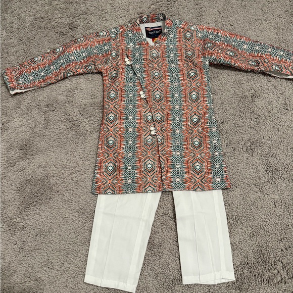 Indian / pakistani kids kurta set.
